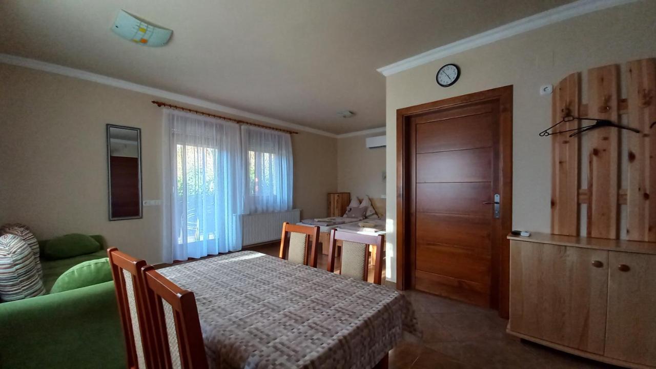 Nefelejcs Fagyizo Es Apartmanhaz Kistolmacs Zewnętrze zdjęcie
