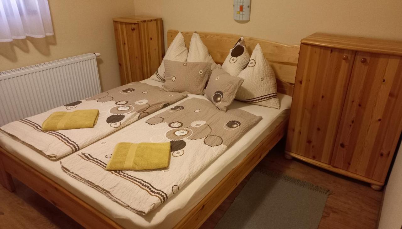 Nefelejcs Fagyizo Es Apartmanhaz Kistolmacs Zewnętrze zdjęcie