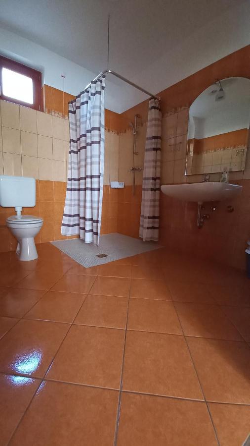 Nefelejcs Fagyizo Es Apartmanhaz Kistolmacs Zewnętrze zdjęcie
