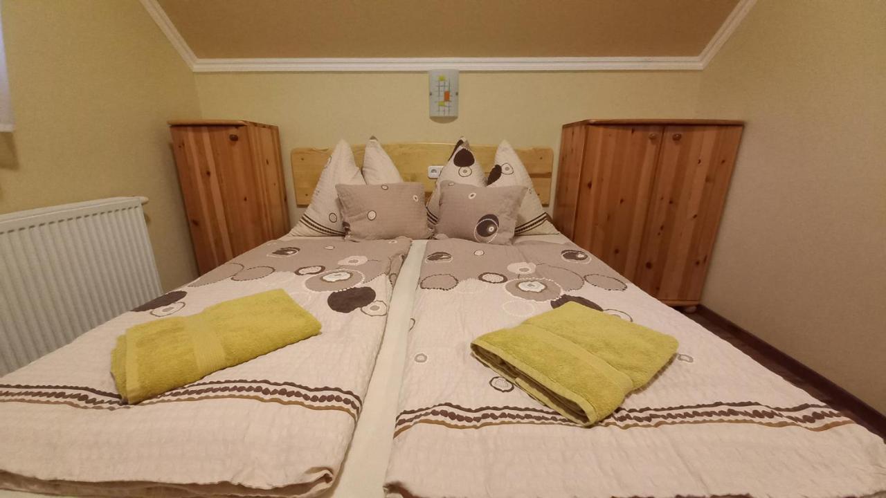 Nefelejcs Fagyizo Es Apartmanhaz Kistolmacs Zewnętrze zdjęcie