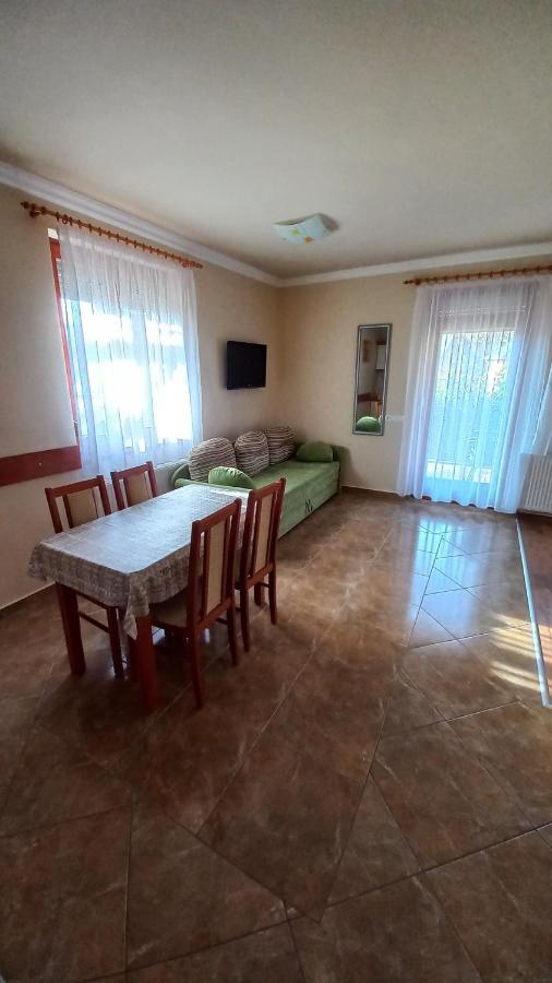 Nefelejcs Fagyizo Es Apartmanhaz Kistolmacs Zewnętrze zdjęcie