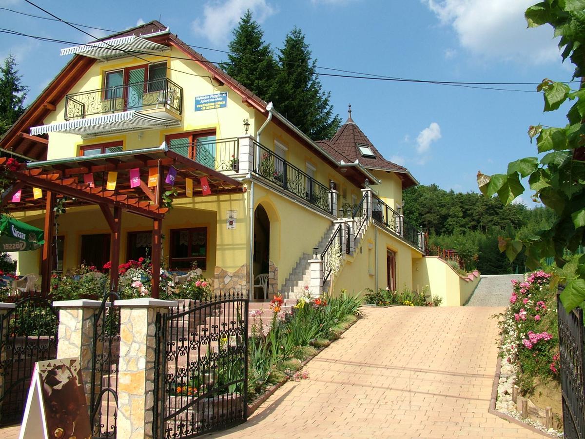 Nefelejcs Fagyizo Es Apartmanhaz Kistolmacs Zewnętrze zdjęcie