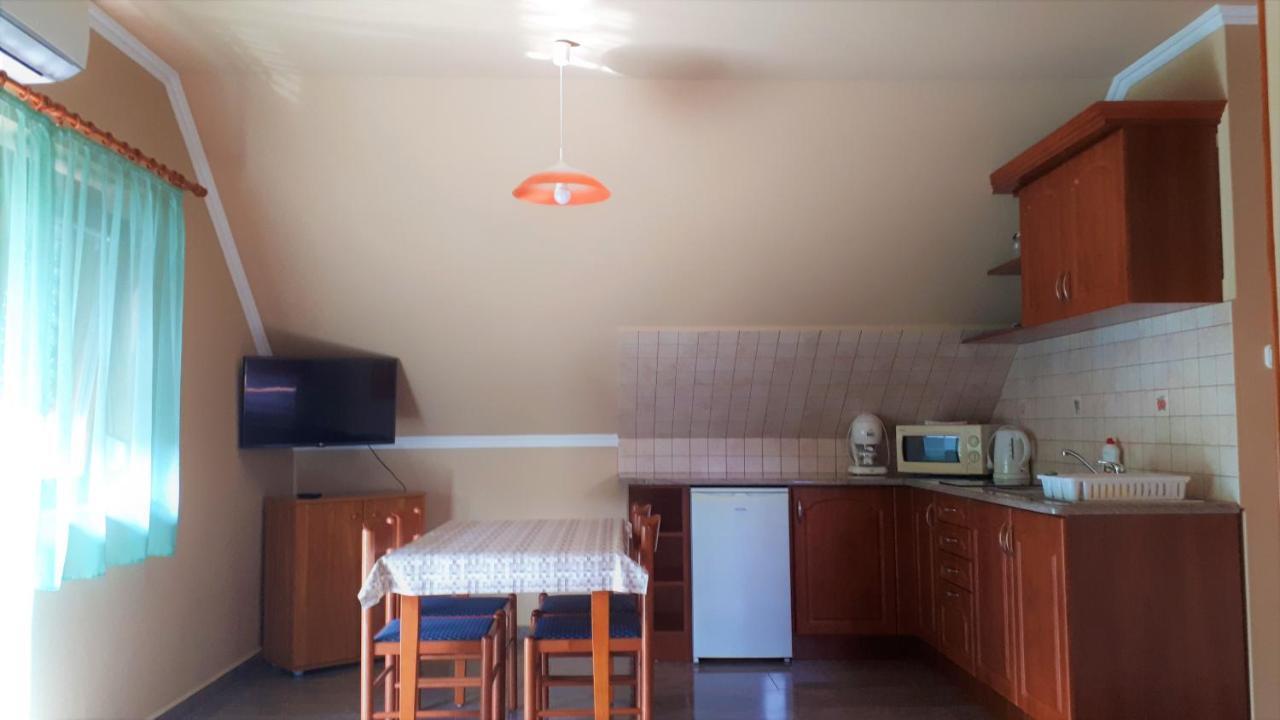 Nefelejcs Fagyizo Es Apartmanhaz Kistolmacs Zewnętrze zdjęcie