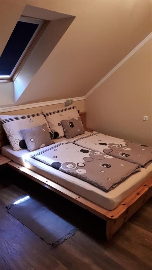 Nefelejcs Fagyizo Es Apartmanhaz Kistolmacs Zewnętrze zdjęcie