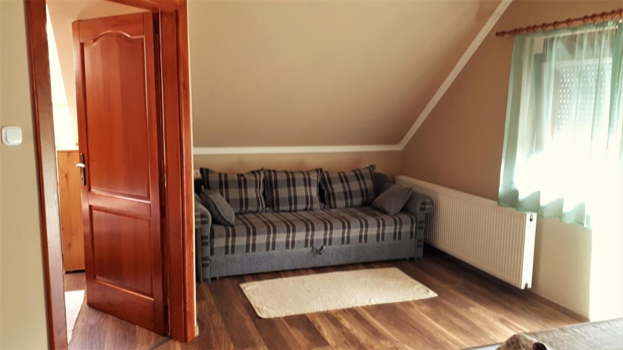 Nefelejcs Fagyizo Es Apartmanhaz Kistolmacs Zewnętrze zdjęcie