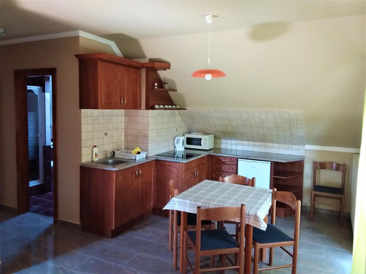 Nefelejcs Fagyizo Es Apartmanhaz Kistolmacs Zewnętrze zdjęcie