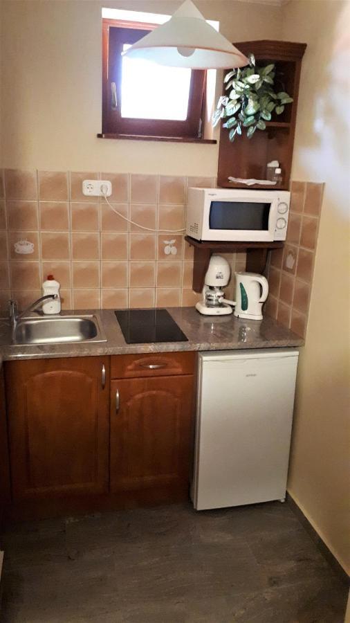 Nefelejcs Fagyizo Es Apartmanhaz Kistolmacs Zewnętrze zdjęcie