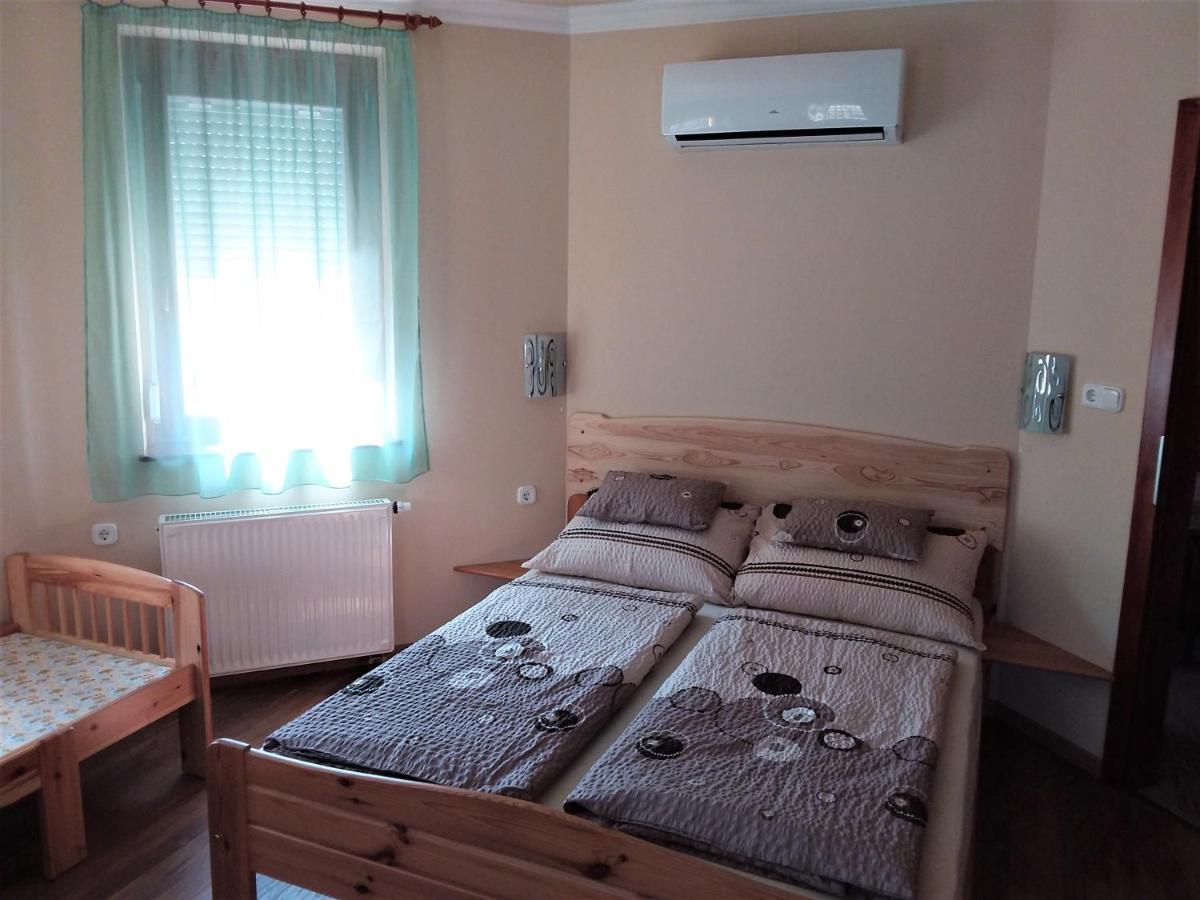 Nefelejcs Fagyizo Es Apartmanhaz Kistolmacs Zewnętrze zdjęcie